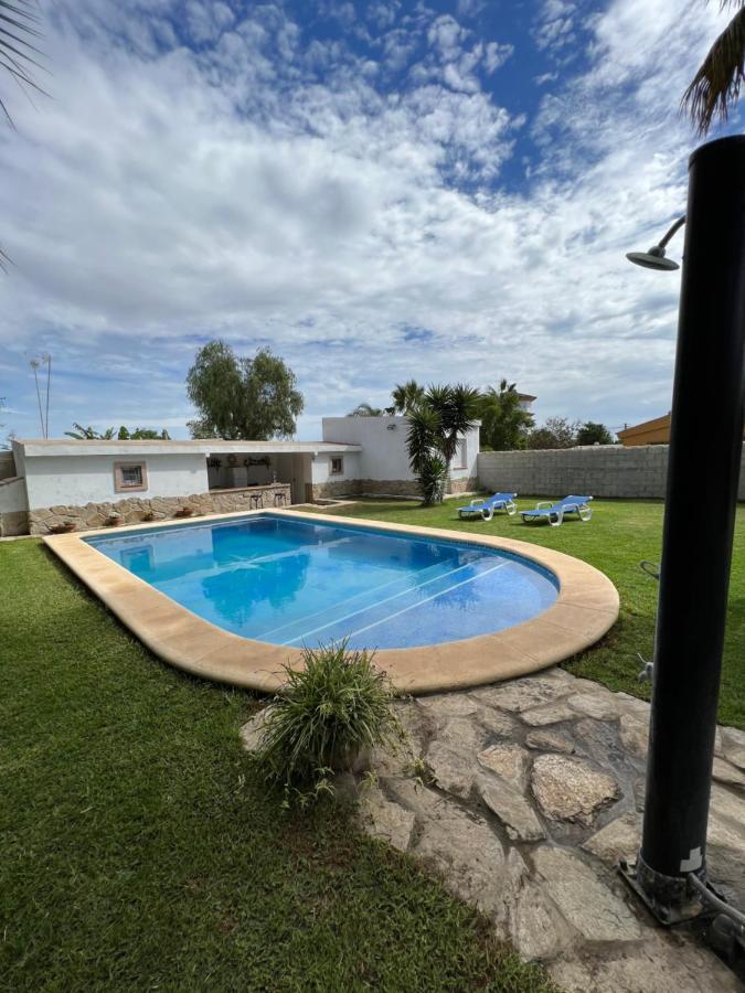 Chalet En La Barrosa, Piscina+Bbq+Grifo De Cerveza チクラナ・デ・ラ・フロンテーラ エクステリア 写真